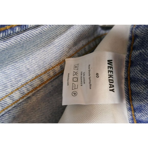 Weekday Brand Denim Row Jean Shorts In Spring Blue Raw Hem SZ 40 US 8 High Rise - Picture 10 of 12